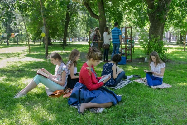 Библиотека на траве