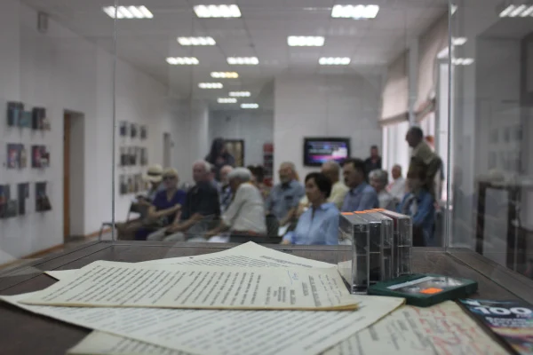 В библиотеке открылась выставка к 100-летию В. П. Казначеева