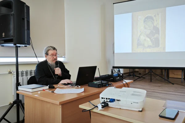 В Новосибирской семинарии презентовали книгу «Просветитель Алтая»